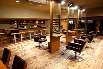 カフェのようなおしゃれな店内